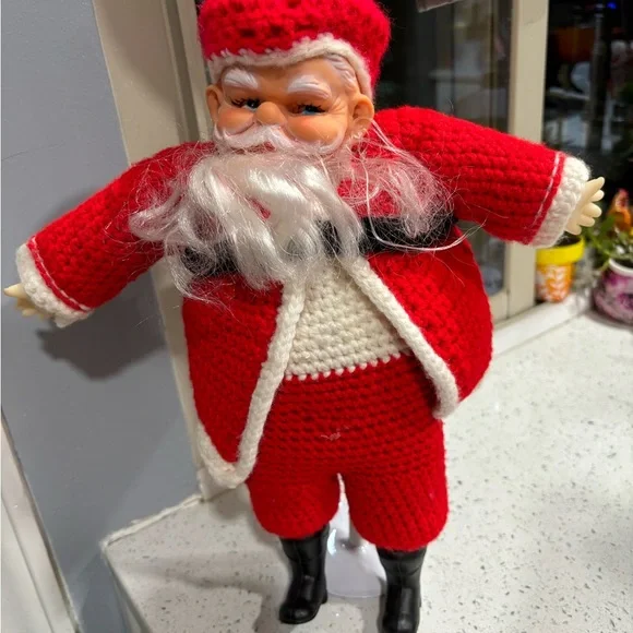 Santa and Mrs Claus Hand Made Crochet Dolls 1980s Vintage